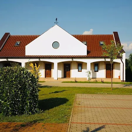 Viktor Vendeghaz Es Apartmanhaz Guest house *