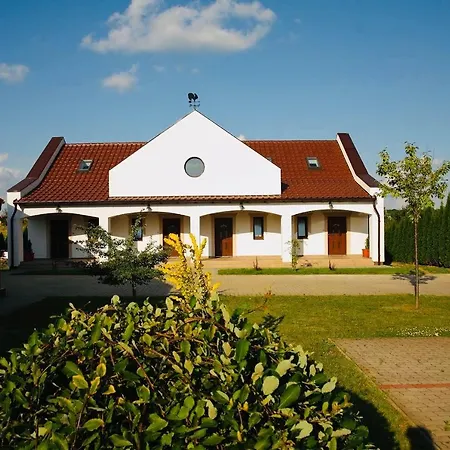 Guest house Viktor Vendeghaz Es Apartmanhaz Baktaloranthaza
