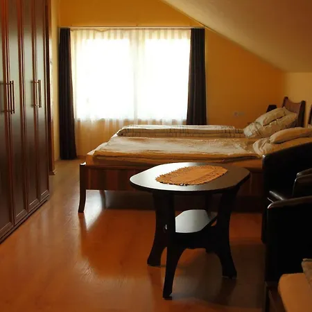 Guest house Viktor Vendeghaz Es Apartmanhaz Baktaloranthaza