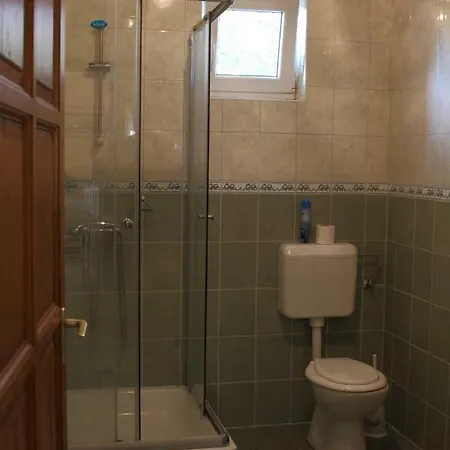 Viktor Vendeghaz Es Apartmanhaz Guest house Baktaloranthaza
