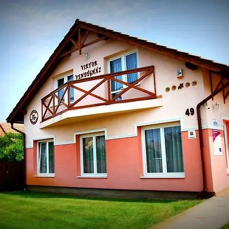 Viktor Vendeghaz Es Apartmanhaz Guest house Baktaloranthaza